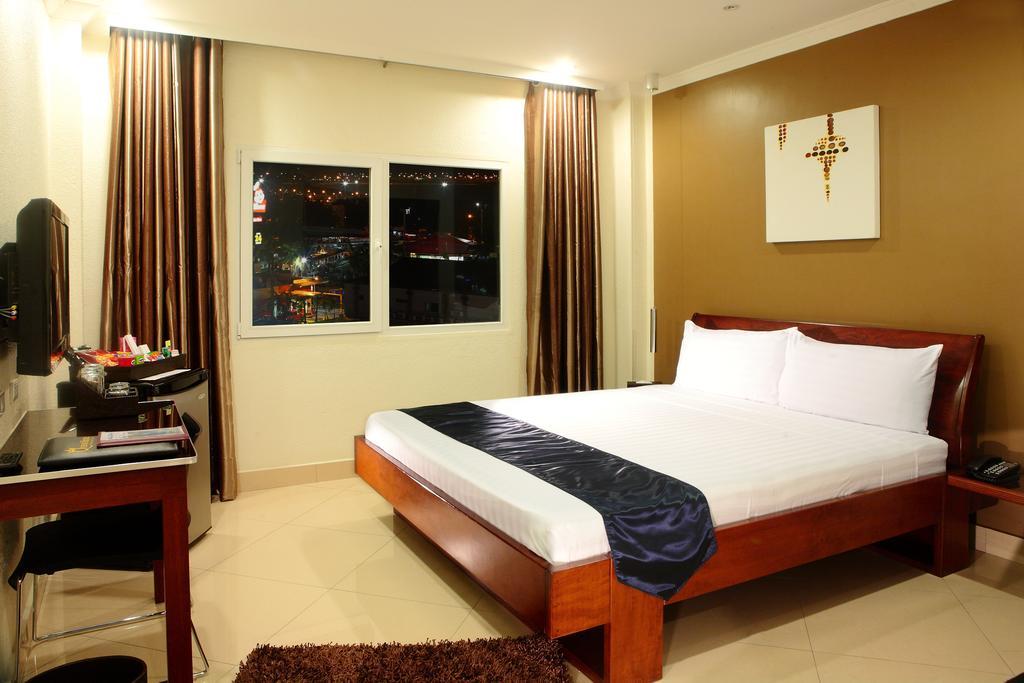 Queens Hotel Angeles City Exterior foto