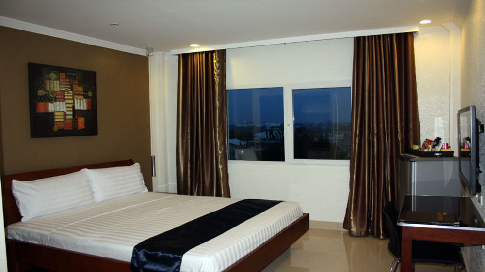 Queens Hotel Angeles City Exterior foto