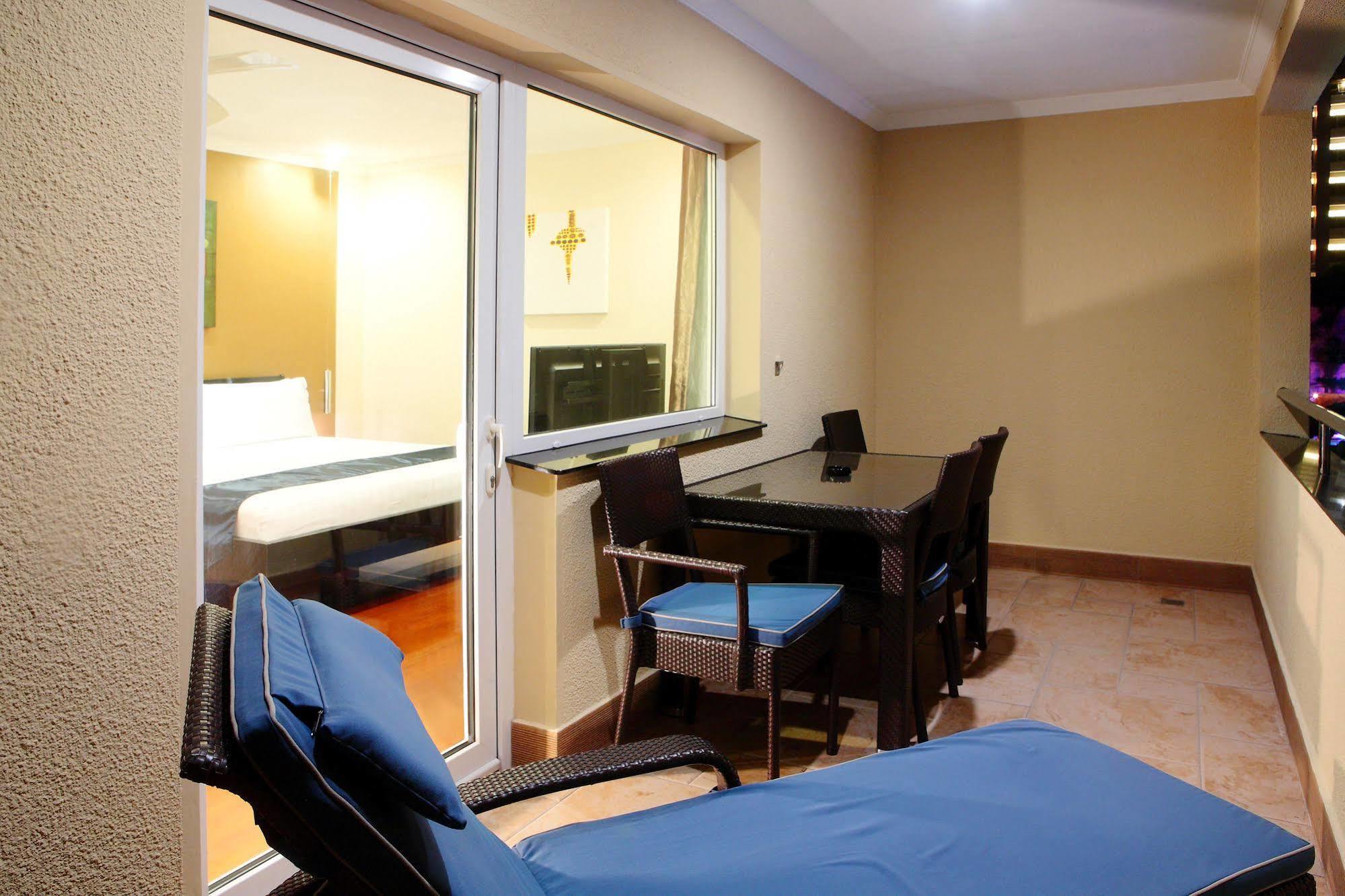 Queens Hotel Angeles City Exterior foto